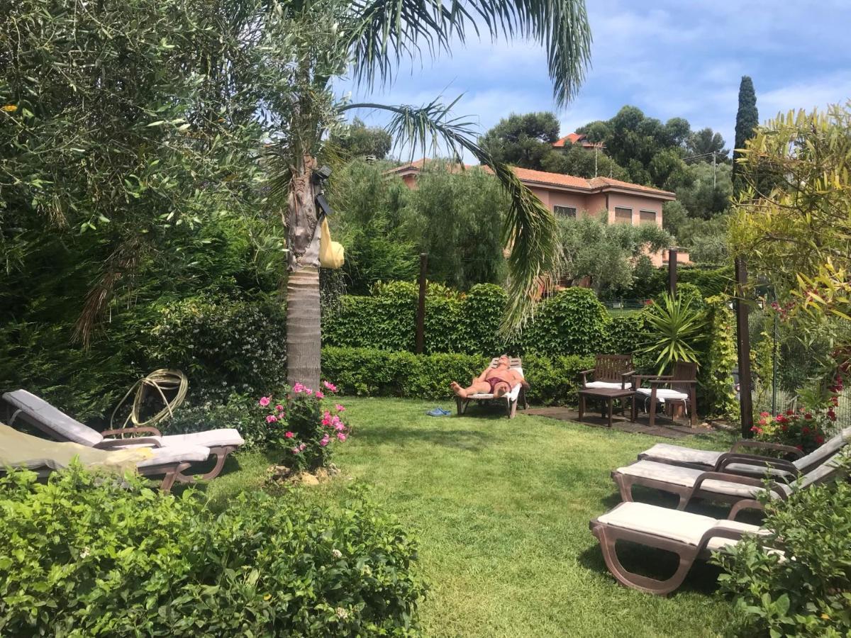 Le Jardin Sur Mer Avec Bike Et Mtb Tour Hotell Imperia Exteriör bild