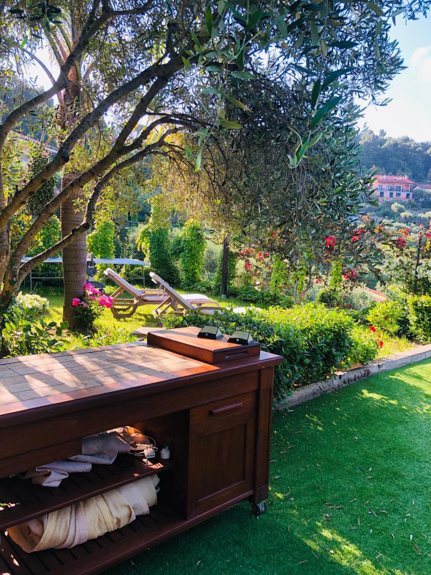 Le Jardin Sur Mer Avec Bike Et Mtb Tour Hotell Imperia Exteriör bild