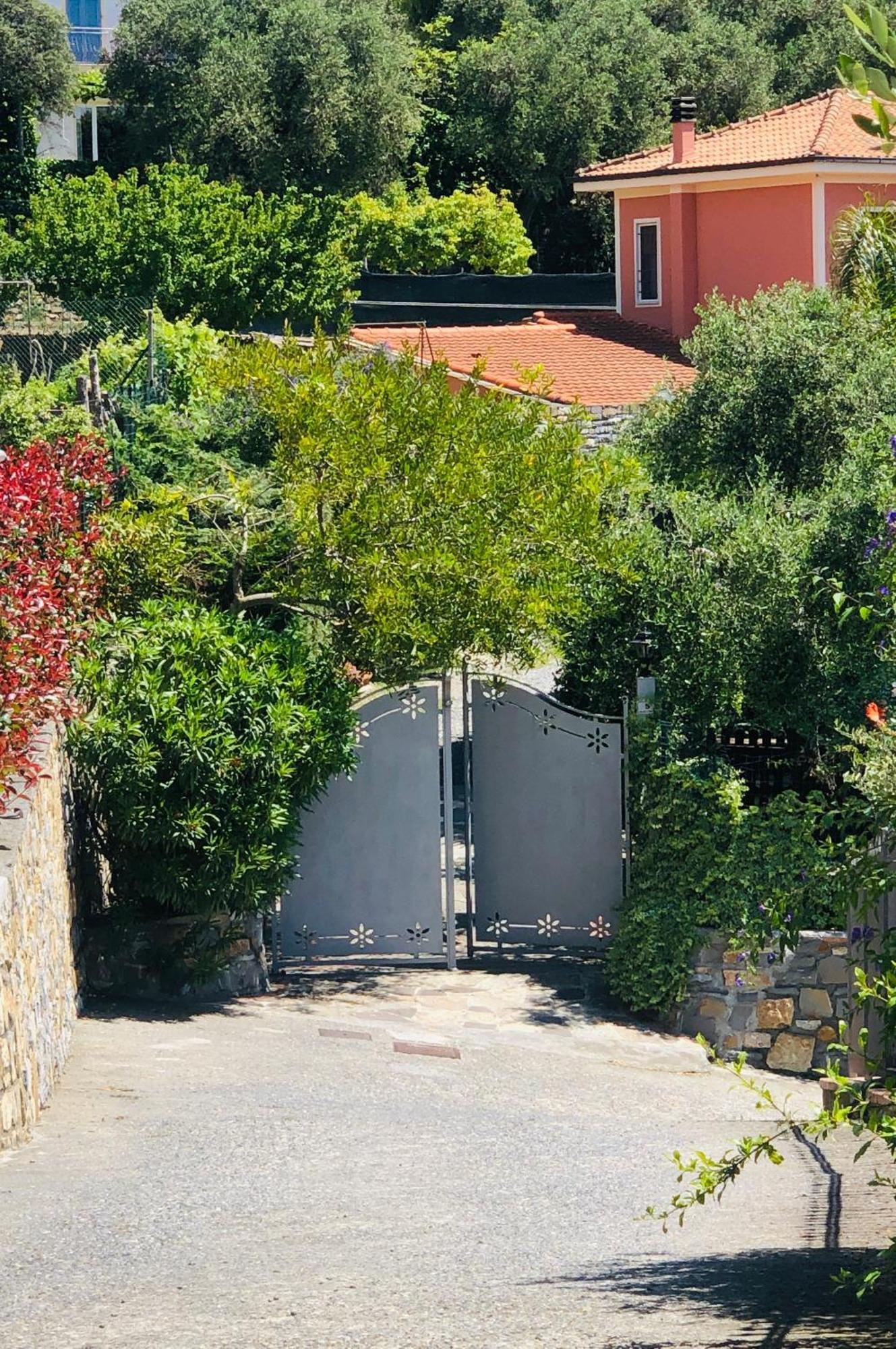Le Jardin Sur Mer Avec Bike Et Mtb Tour Hotell Imperia Exteriör bild