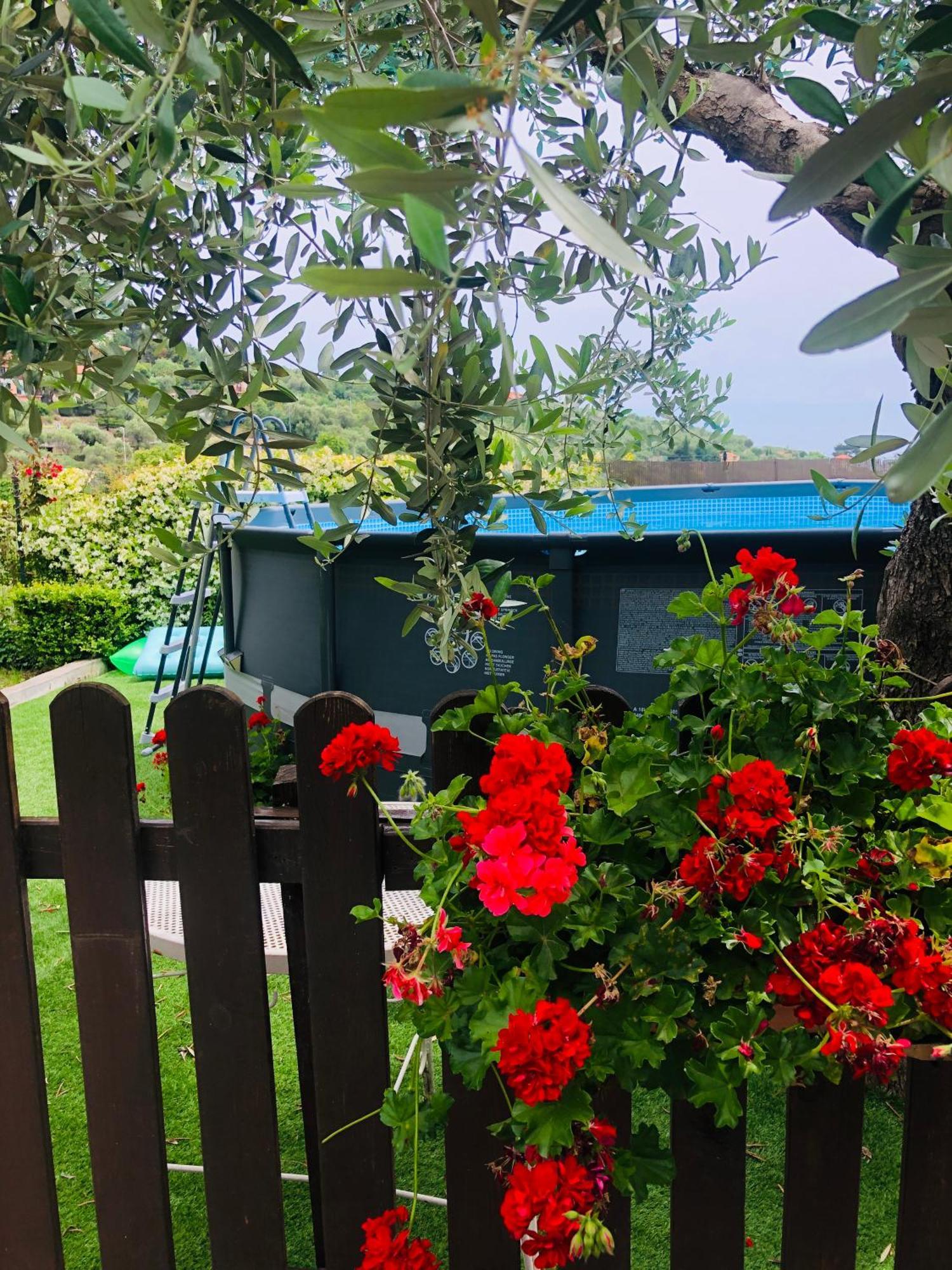 Le Jardin Sur Mer Avec Bike Et Mtb Tour Hotell Imperia Exteriör bild